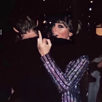 swiftie since ‘09 F I F T E E N 🎤 reputation 2018 😌