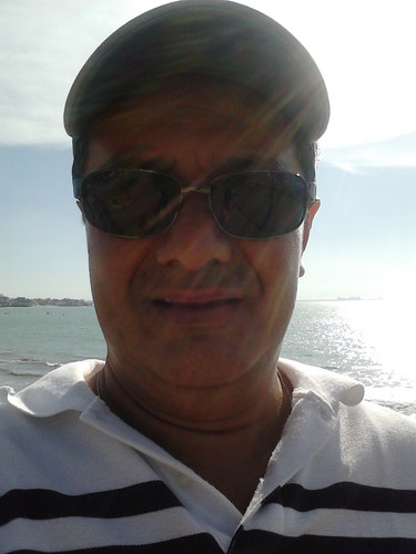 Soy un tipo normal, en busca de Paz, Amor y Felicidad.
Y tratando también de compartir lo que tengo.....