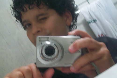 Estou acima de vooc ;D e abaixo de Deus (Y)possoo ser igual a mil pessoas mais tenho personalidade diferente da sua ou de qualquer uma dessas pessoas segue ai