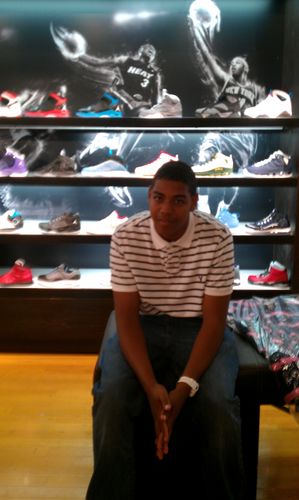 real_dealDEE's profile picture. I'm From Venice IL....I'm about gettin money, girls,swag, and shoes....you don't mess with me I don't mess with you