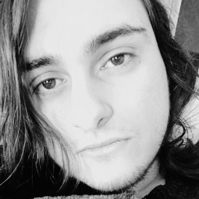 || Ciencias Políticas y Gestión Pública || 📚 Iluso y tibio. Política, juegos, animalitos, Taylor Swift y drama.