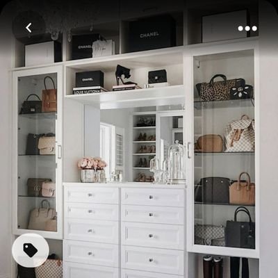 PoshDiva215's profile picture. 👠👛As your Posh Ambassador, I'm here to be of service to you!!❣️ Use invite code DIAMONDSRAGIRLS and get $10 off 1st purchase!🛍️