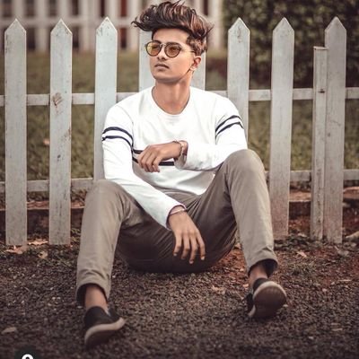 imRanjan_43's profile picture. #Road पे 🚦#Speed_Limit...
#Exam में 🕐 #Time_Limit...
#Love में #Age_Limit... 🙇
पर #हमारी..🏃 #दादागिरी में 🚫#No_Limit .