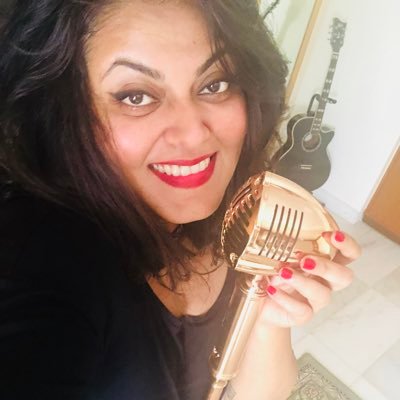 Singer-songwriter.Lover of music,art,design,classic cocktails,dogs & sunglasses. Subscribe to https://t.co/CZENZM2Sxw. TIA. xxkk