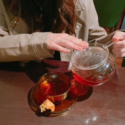 ＊一人暮らし女子大生＊ このアカウントは、ネイル、置き画用です。お料理、ご飯のアカウントもあります。こちらから→@hana_no_cookingセルフネイルをすること、ご飯を作ること、食べることが好きです. “ジェルネイルもお料理も上達させたーい！” 最近は置き画の写真を撮ることにはまっています。