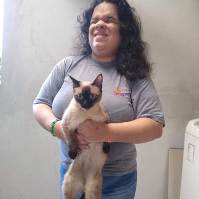Sou deficiente visual, amo ler, amo música, amo gatos. Esta é minha nova conta, me sigam!