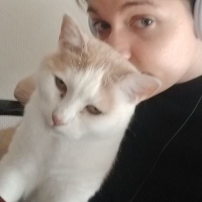 ausinteressant's profile picture. Im Grunde finde ich einfach Sprechen cool. Darum spreche ich darüber in einem Podcast.
Pronomen: sie/ihr
Pronouns: she/her