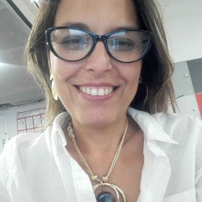 Diseñadora gráfica, especializada en web, Front UX/UI. Sé que con internet y el desarrollo digital, haremos un mundo mejor!