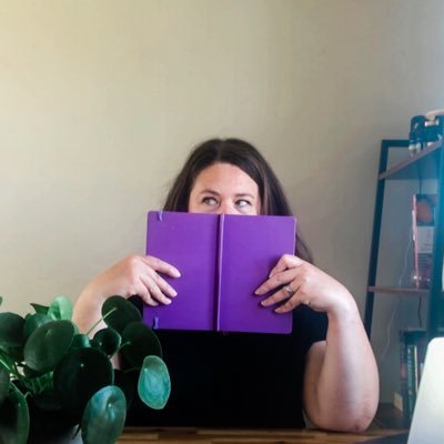 writenowerin's profile picture. 📚 Book consultant and editor 🕰 Helping coaches and business owners plan, write and publish business-building books