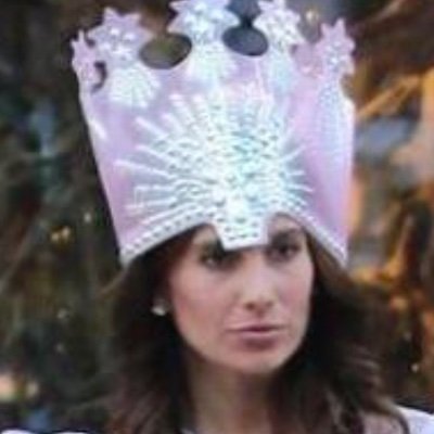 Hillary Queen of España Profile