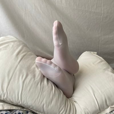UK foot lover. I love to pig out on hot male feet in silky nylons. Lucky to have a regular SOLE mate, but always hungry for more.