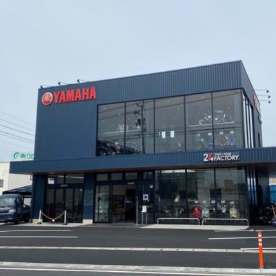 24FACTORY(ツーフォーファクトリー)です。ヤマハスポーツバイク正規取扱店です。並行輸入車両の取り扱いもあります。新車•中古車•レンタルバイク等、モビリティライフのお手伝いをさせていただいております! ⭐︎スタッフ募集中⭐︎フロント、メカニック共に募集中です!