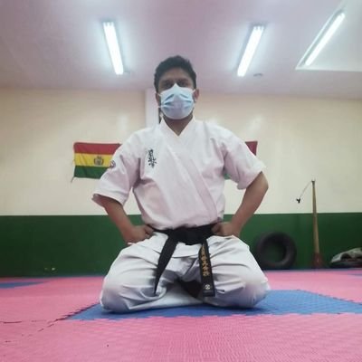 Abogado, cinturón negro en karate kyokushin, padre soltero de 3 wawitas, sobreviviente de Covid19