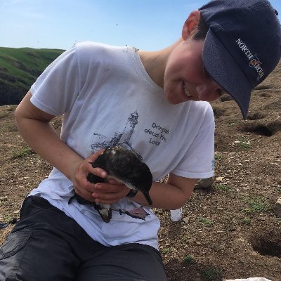 PhD student @UniExeCEC studying movement and habitat use of overwintering shorebirds. Trainee ringer.
MSc Marine vert ecology and conservation @ExeterMarine