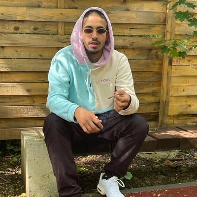 Romanian Basketball Player @instagram:abdmounirmoha @facebook:Abdullah Mounir •I like to communicate, to travel the world and to meet new people, I am sociable
