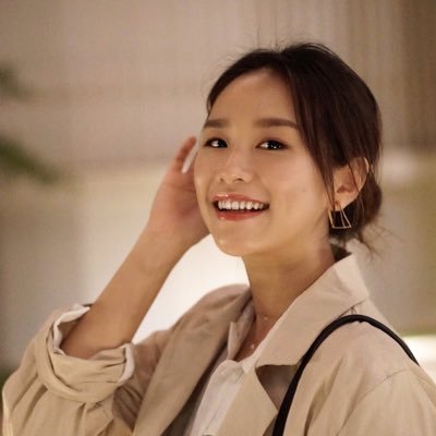 WhoLovesVanilla's profile picture. the same person that sharing tons of pics on IG under the same username.