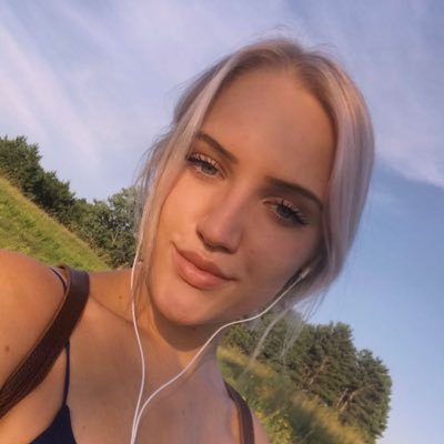 camillelarock's profile picture. just here for the tiddies