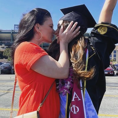 designingAmyB's profile picture. Conservative | Mother | Proud Law Enforcement Wife 💙 🖤 💙