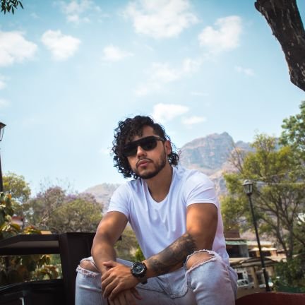 JohanCaiced's profile picture. - Algo así como un físico de partículas | Data Scientist. - Ph.D. (C) Física @cinvestav | @belle2collab - Ingeniero Físico @UTPereira - Catador de garnacha