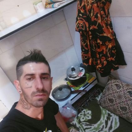 az in lahze ke hastam lezat mibaram.har saniye omramo lezat mibaram.hata be ghalat.