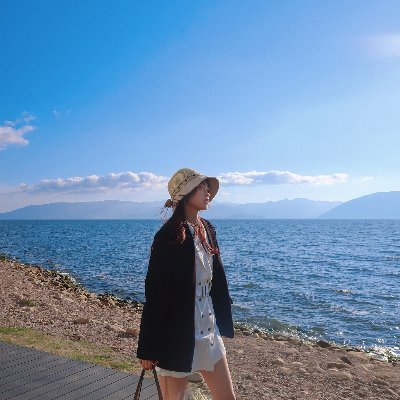 Lora83890442's profile picture. 