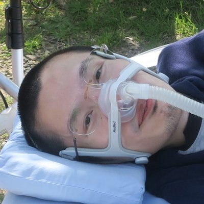 詩人。介護保障を考える弁護士と障害者の会全国ネット共同代表。|著書に詩集『点滴ポール 生き抜くという旗印』エッセイ集『日付の大きいカレンダー』詩集『震えたのは』岩崎健一共著・画詩集『いのちの花、希望のうた』(いずれもナナロク社)|ご連絡→https://t.co/tthaxIHwI3