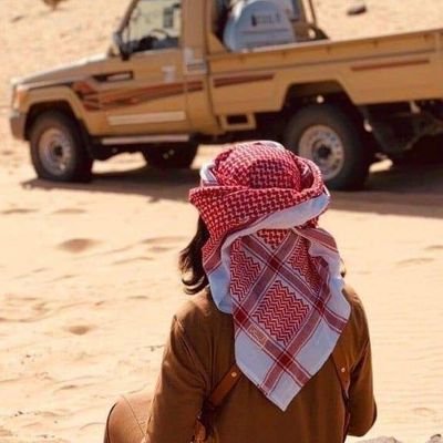 ‏‏دع الماضي يمضي وأحاديث الناس تمضى فهل سمعت بشخص ربح سابقاً وهو ينظر خلفه؟