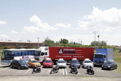 Autoescuela JOVEN se fundo en 1998, tenemos ya una amplia experiencia en permisos de conduccion y en cualquier formacion relacionada con el transporte