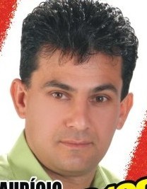 Sou feliz! Tenho uma família linda,Um trabalho que eu Amo, Muitos amigos e acima de tudo tenho Deus no meu coração.
Amo a Vida!