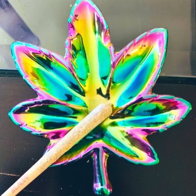 you don’t smoke? be a lot cooler if you did 👽🖖 🌱just a stoner who enjoys memes, conspiracy theories, trippy art and #cannabis 🌱