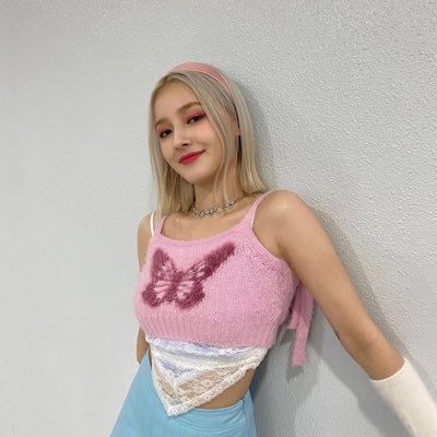 parody of MOMOLAND’s lovely maknae and visual, Nancy Jewel Mcdonie. a backburner for @svtmgyou 💙