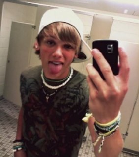 SlyyBoss's profile picture. 17 Year old Sex loving bisexual Badass(; Follow me to embark on a journey of wonderment. Single and not looking. just fucking(; I'm a really nice guy^-^