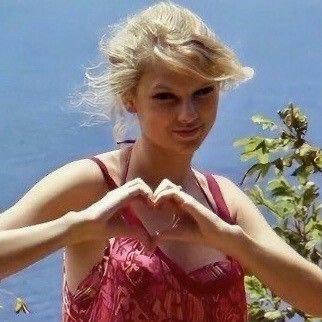 rhiannonbrooke0's profile picture. asf.