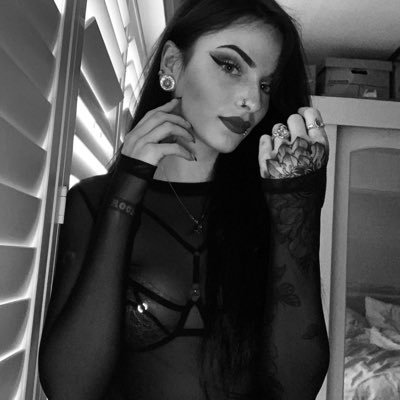 23🦋Fuck knows✨ Legal Representative🥀metal core ☠️and I’m a fucking comedian- 19/05/2019 💕