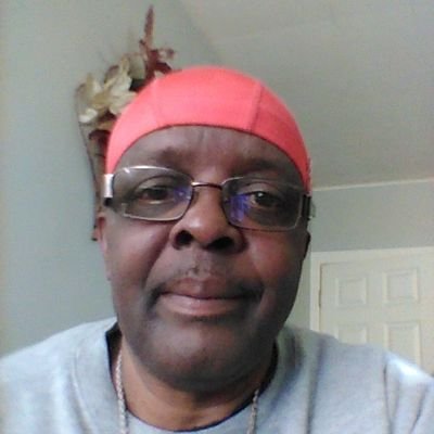 RobertM90872071's profile picture. iamhipp2