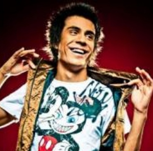 OBS: Não somos a Restart ou algum membro da banda. / Segue aí (=