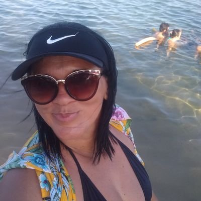 HeliaNoite's profile picture. O que mim torna especial é por eu ser essa mulher simples e alegre que sou 💖