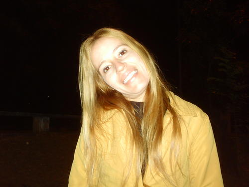 sou uma pessoa que gosta de sair, viajar e viver feliz