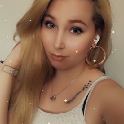 23 / liebe es zu singen und zu zeichnen / kleines Zockermädchen /💕
