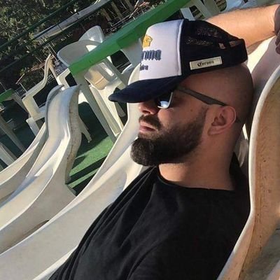 Mestre e Doutor em História, motociclista, compositor, escritor, professor de boxe olímpico e casado.
Nem tudo aqui é sério, tem meme tbm!
perfil de humor.
