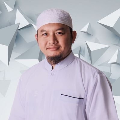 - خادم القرآن في معهد الفرقان لتحفيظ القرآن
بجاروت جاوى الغربية إندونيسيا
مدرس علوم الحديث في جامعة الإتحاد الإسلامي بجاروت