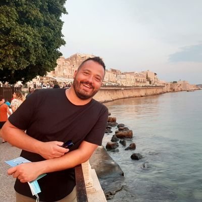 EmilianoC_77's profile picture. 