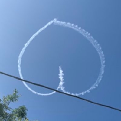 For those times you see skywriting in LA and wonder “what does that say?” ✈️ DM photo/video submissions