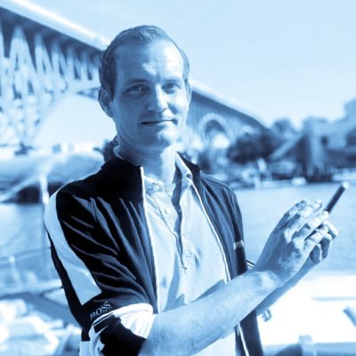 Democratic political consultant; feminist & environmentalist; into books, ping-pong, & art; founder @FirstClassCamps.