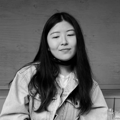 avamyint's profile picture. a very tall child