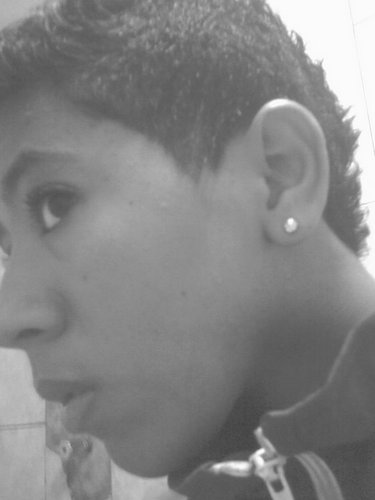 17 anos,Deus,Familia,amigos,'hipertrofia (y')
  Patins, natação,corinthians,desenhar, e por ai Vai *-*