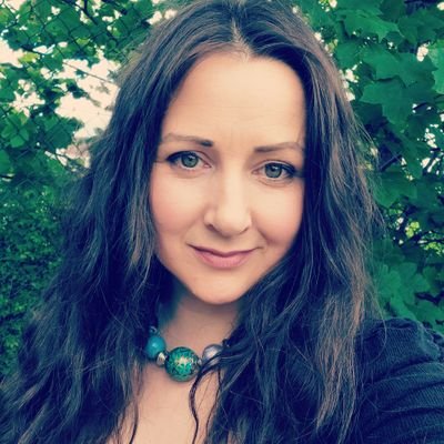 Software engineer, eco-living, chicken rescuing, social media marketing, Kayaking, Sailing, Hiking and outdoorsey wife & mother.