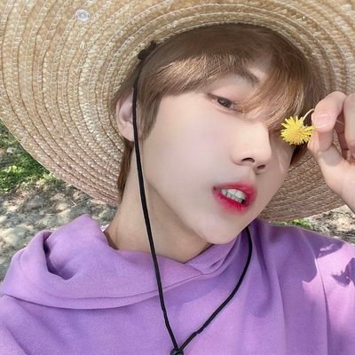 I want luvity,Moa,Nctzen, and P1ECE Moots :D