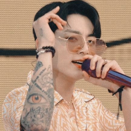 dikook25's profile picture. Nuestro mañana tal vez sea oscuro y difícil.Incluso podríamos caer o tropezar.Pero recordemos que las estrellas brillan más cuando la noche es más oscura.~JN