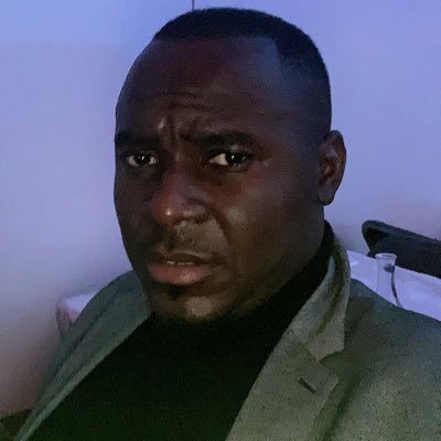 Programmeur informatique Ministère des armées. Chargé de communication Collectif Sauvons le Congo. Chef d’entreprise en prévention incendie